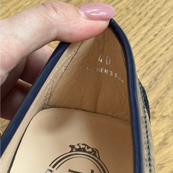 Tod’s Gommino Fringe Patent Leather Double T Loafers - Like New - Ladies Size 40 - Picture 9 of 11